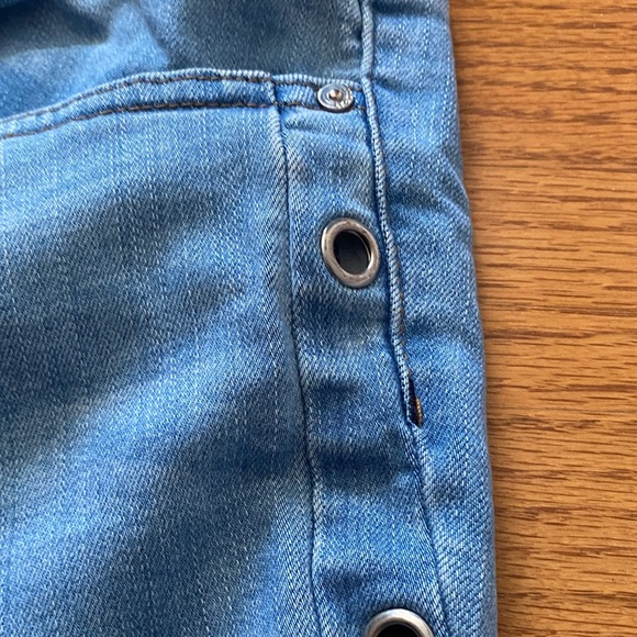 Tractr Light Blue Ankle Jeans with Side Eyelets - Picture 3 of 5